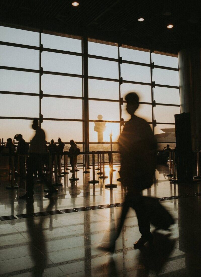 top-romantic-ways-to-pick-your-boyfriend-up-at-the-airport